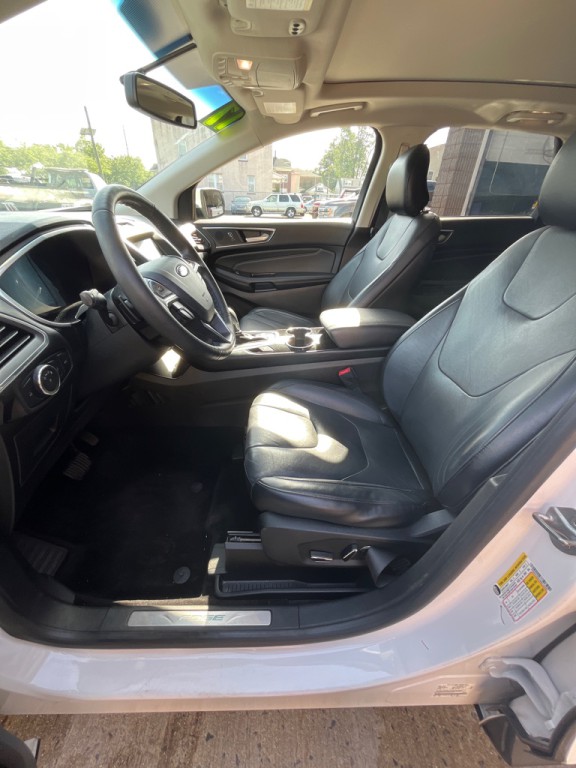 2017 Ford Edge Image 8