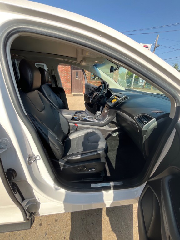 2017 Ford Edge Image 12