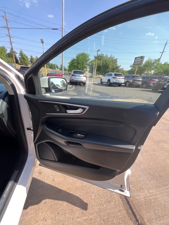 2017 Ford Edge Image 13