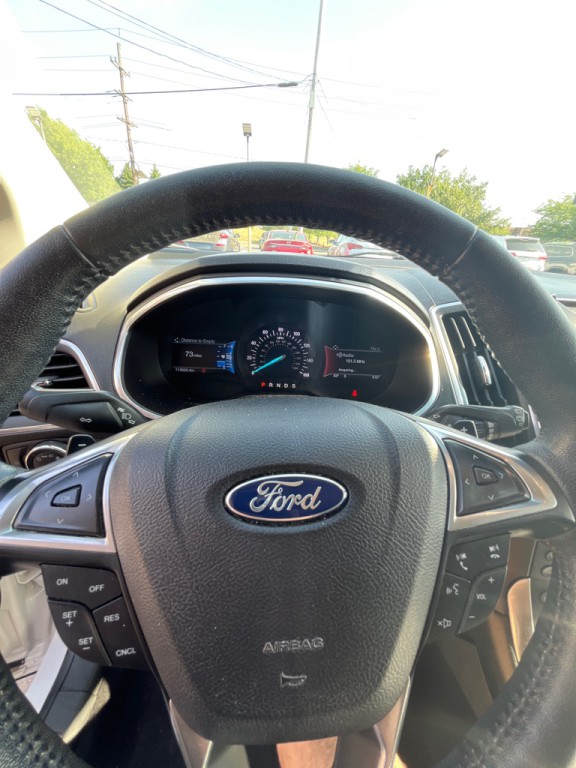 2017 Ford Edge Image 16