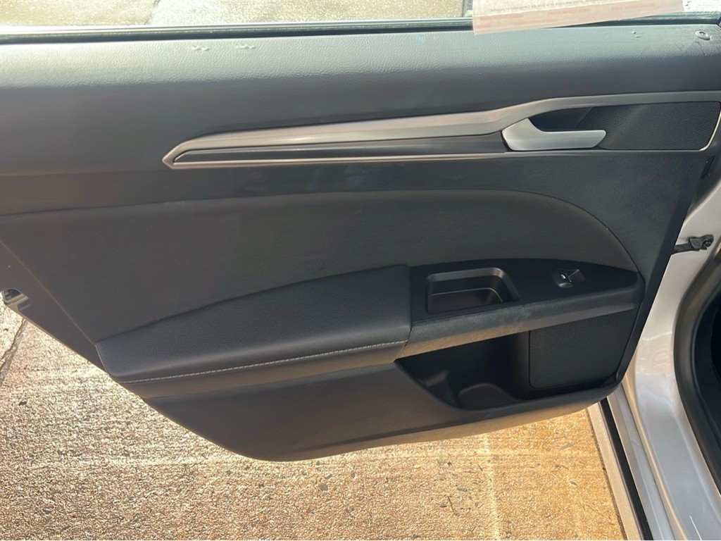 2017 Ford Fusion Image 12