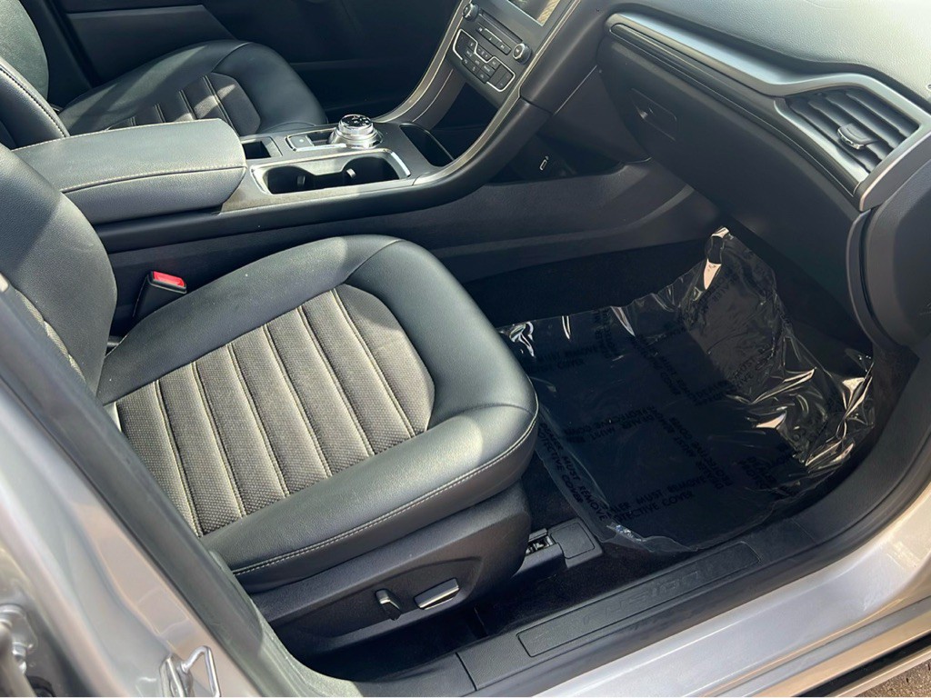 2017 Ford Fusion Image 16