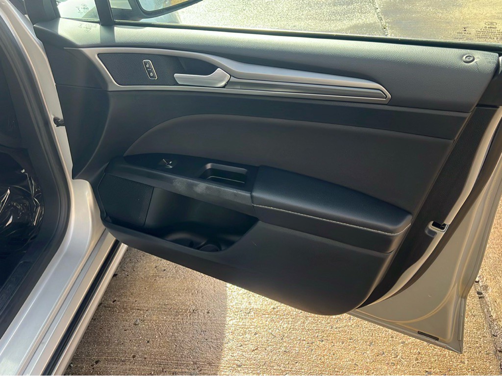 2017 Ford Fusion Image 17