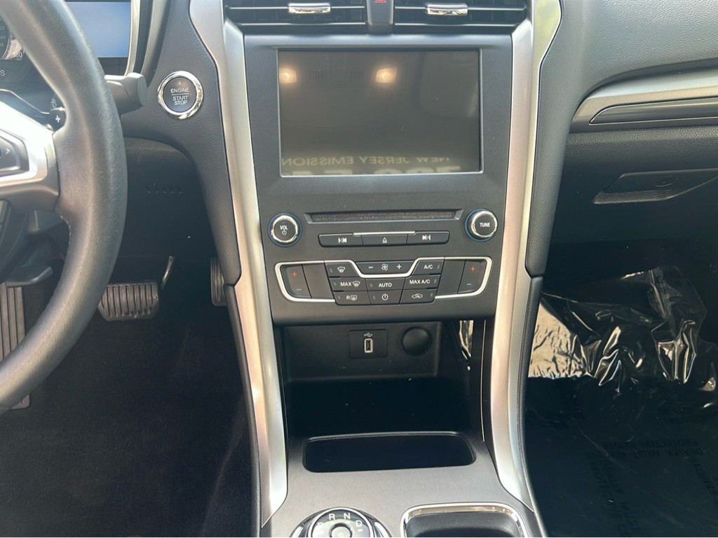 2017 Ford Fusion Image 19