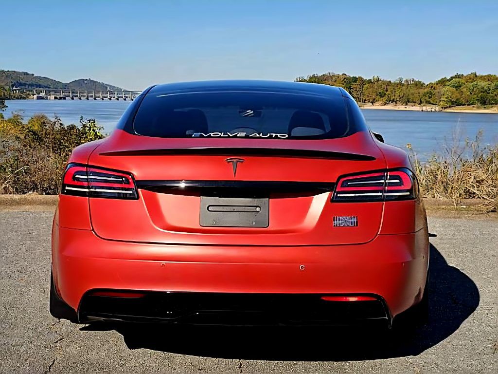 2022 Tesla Model S Image 2