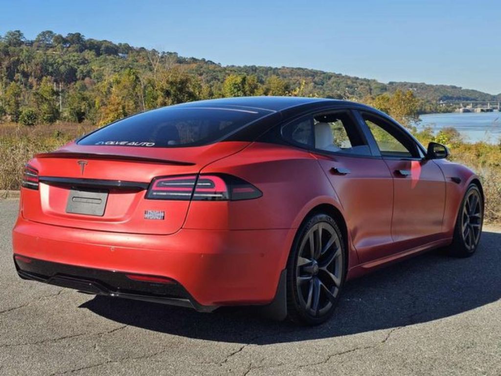 2022 Tesla Model S Image 10