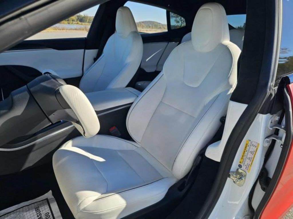 2022 Tesla Model S Image 14