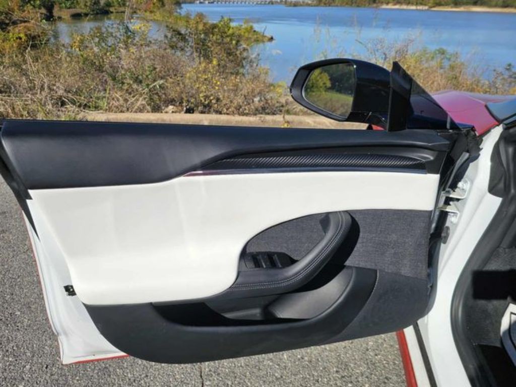 2022 Tesla Model S Image 16