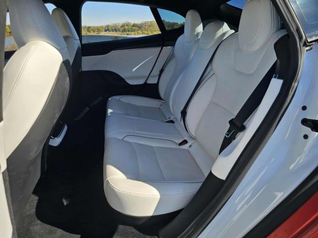 2022 Tesla Model S Image 17