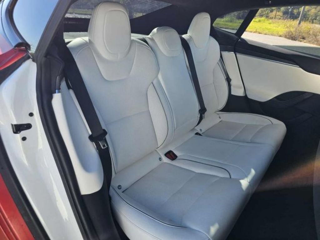 2022 Tesla Model S Image 21