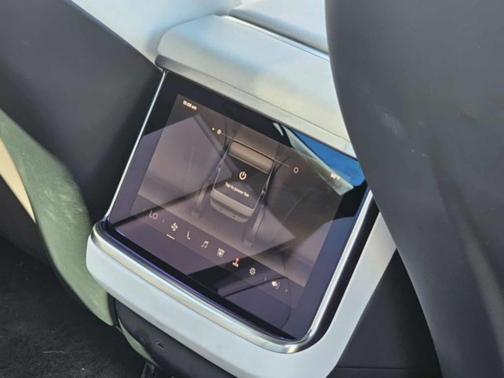 2022 Tesla Model S Image 22