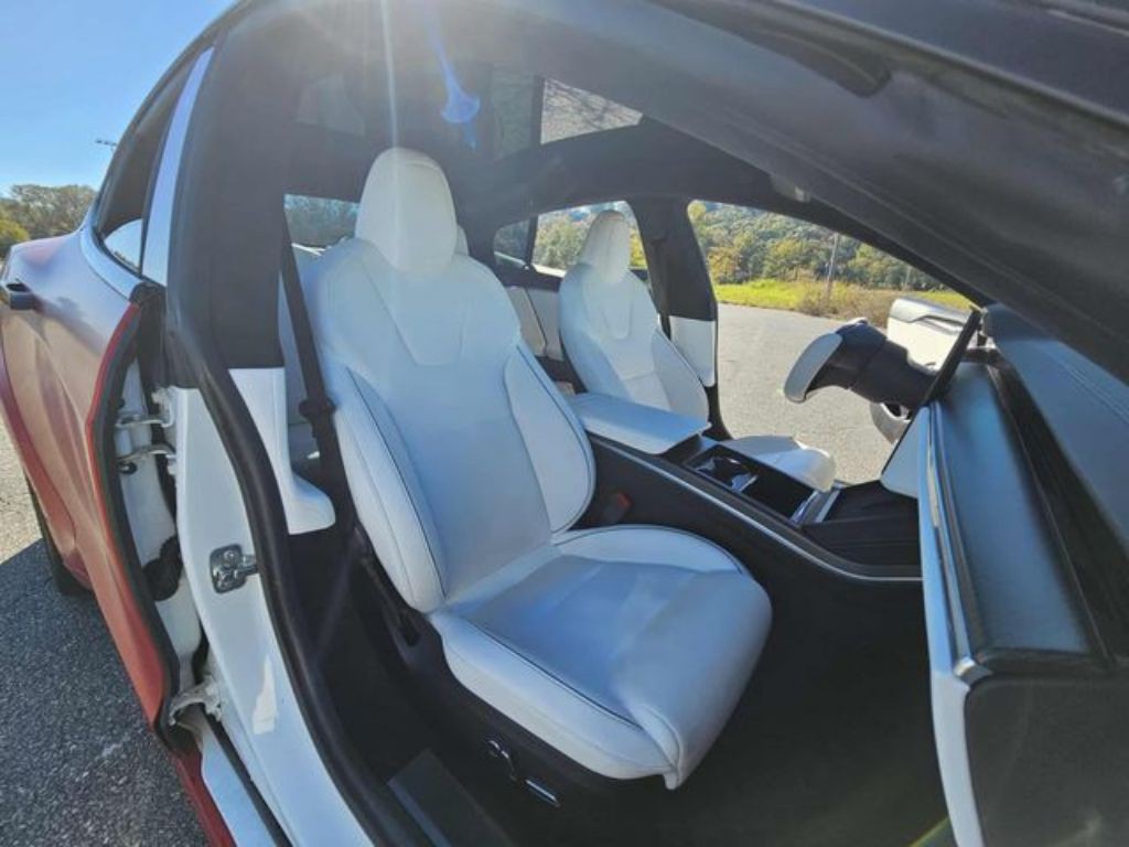 2022 Tesla Model S Image 23