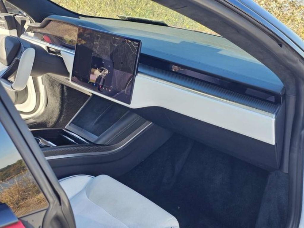 2022 Tesla Model S Image 24