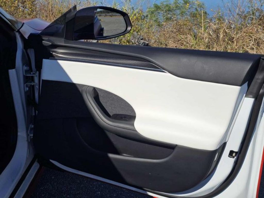 2022 Tesla Model S Image 25