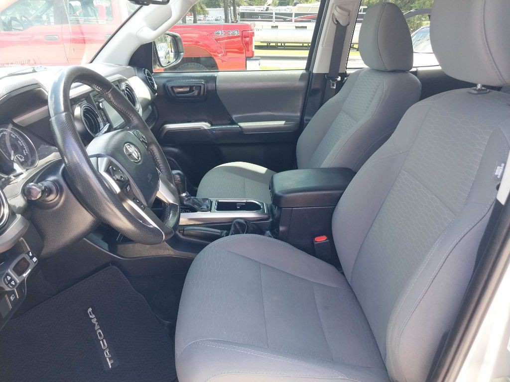 2018 Toyota Tacoma Image 12