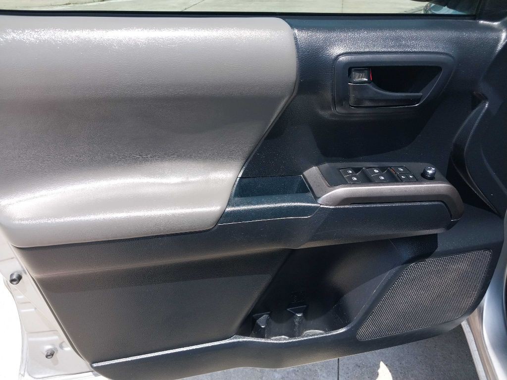 2018 Toyota Tacoma Image 13
