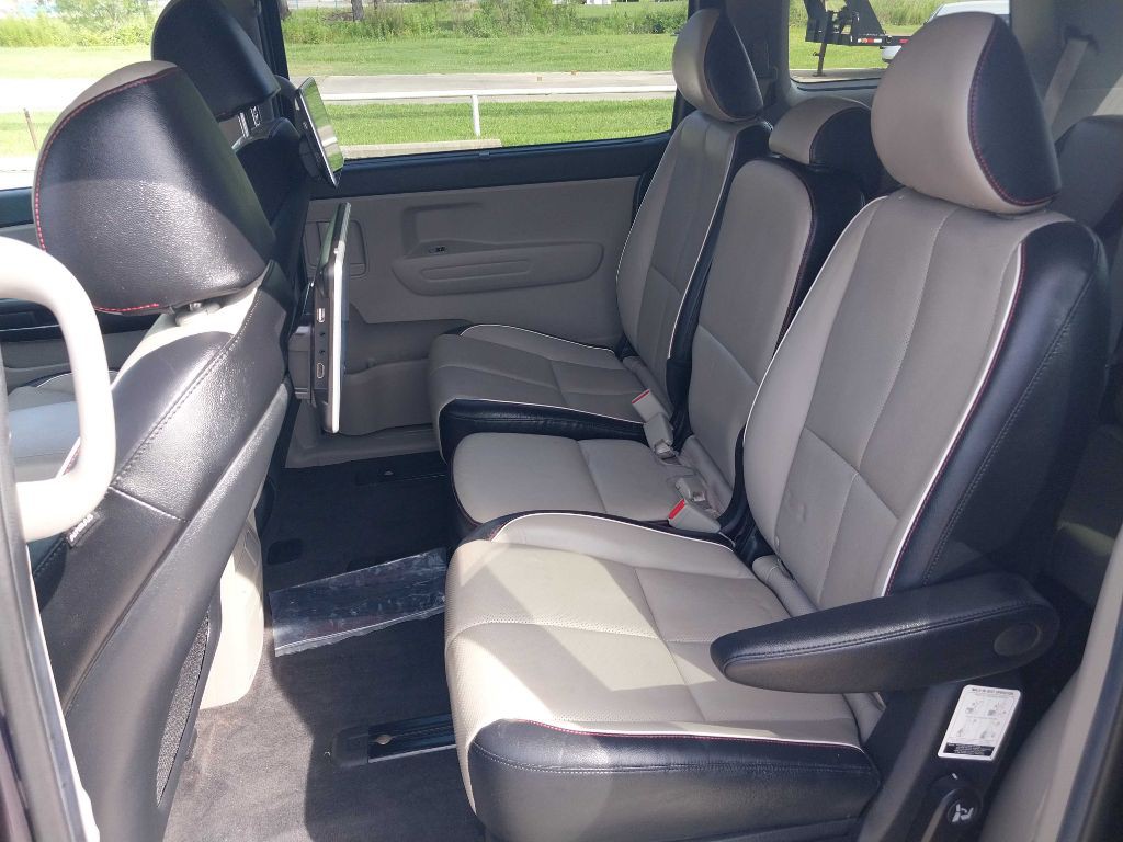2021 Kia Sedona Image 25
