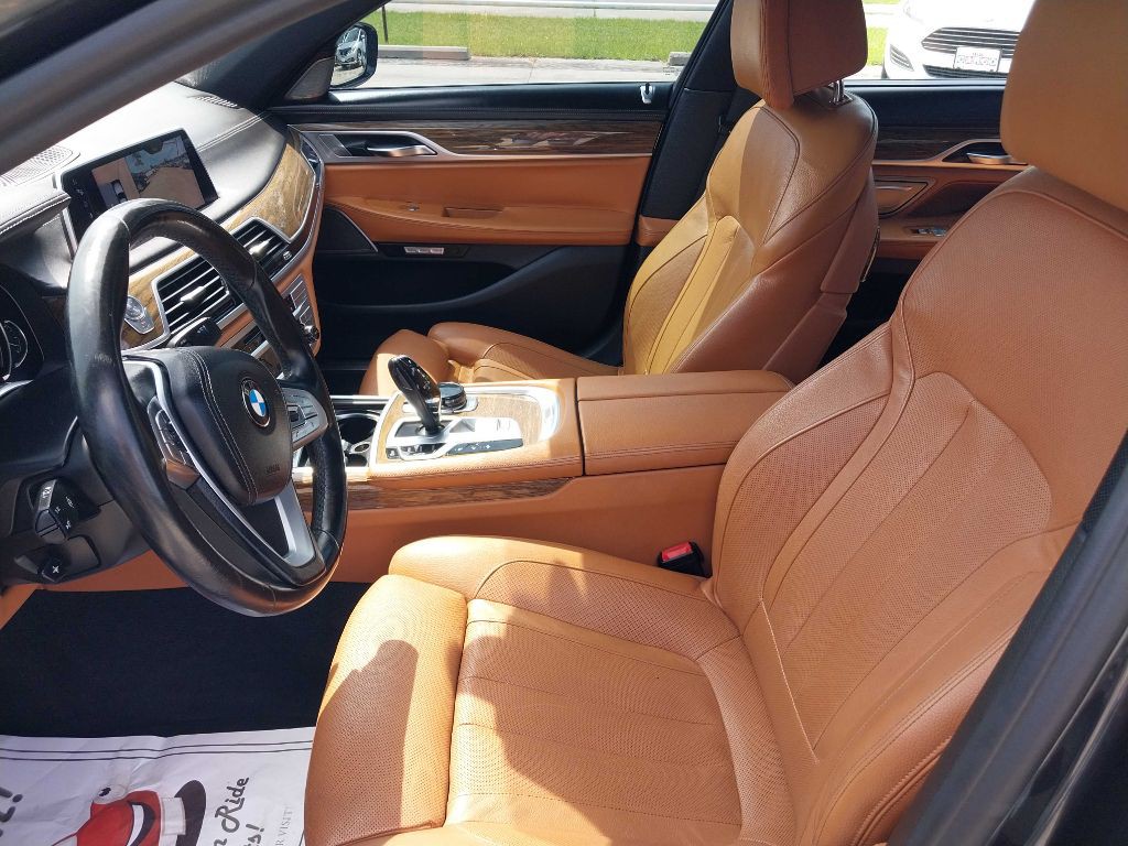 2017 BMW 7 Series Image 12