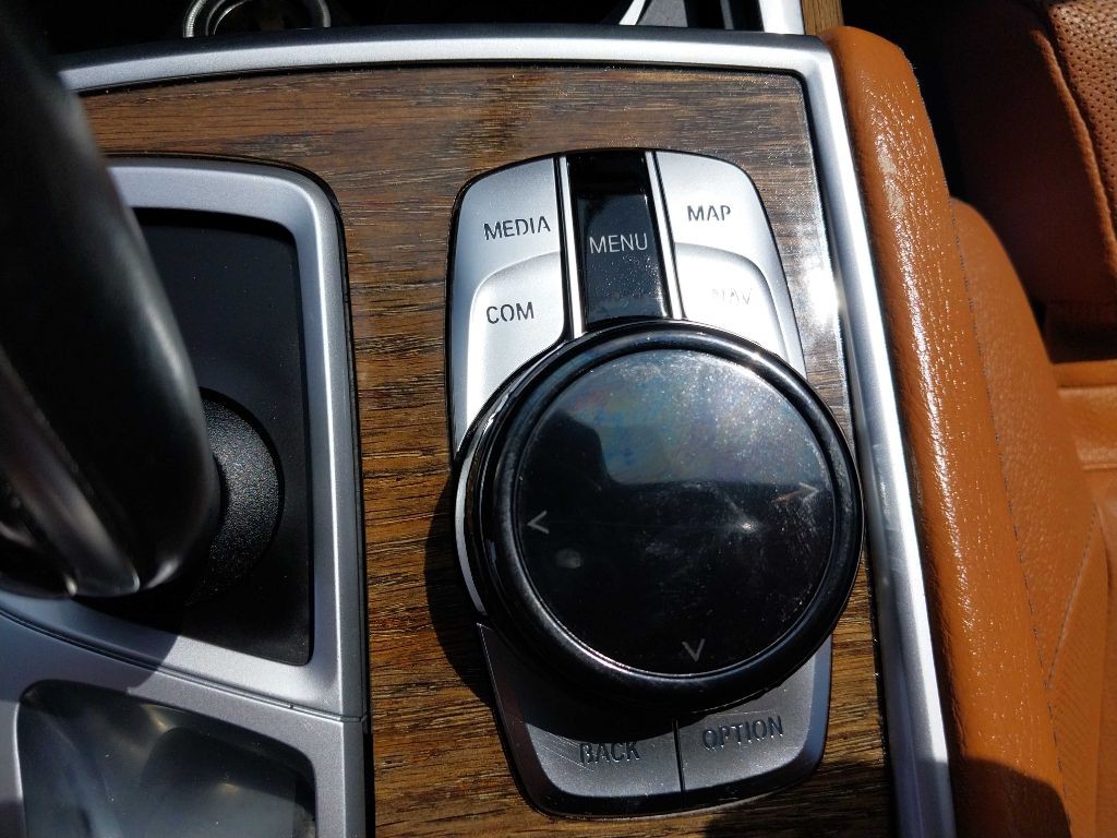 2017 BMW 7 Series Image 24