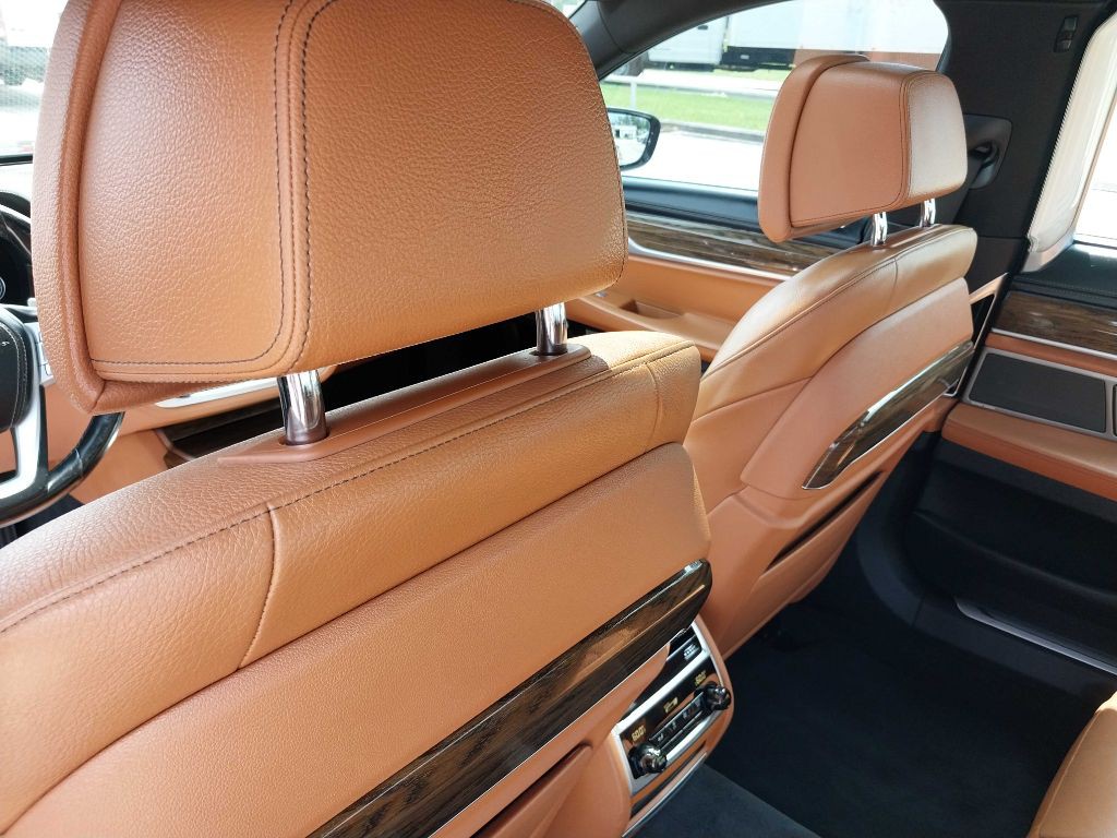 2017 BMW 7 Series Image 28