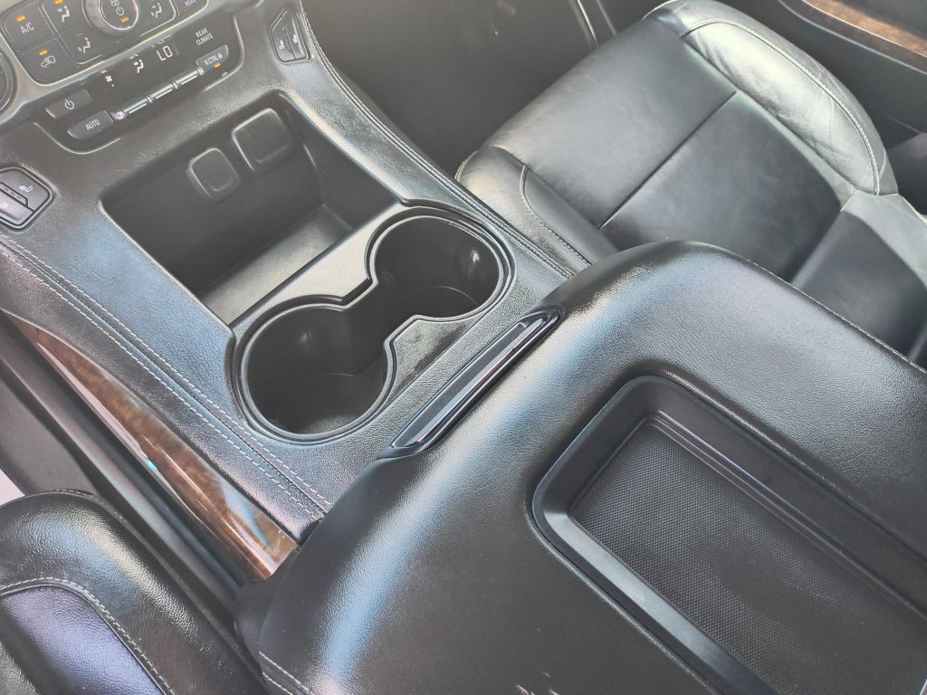 2018 Chevrolet Suburban Image 24