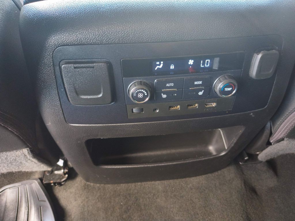 2018 Chevrolet Suburban Image 31