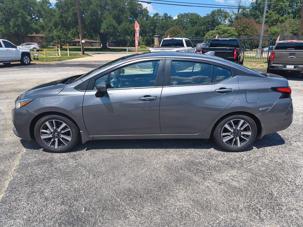 2021 Nissan Versa Image 2