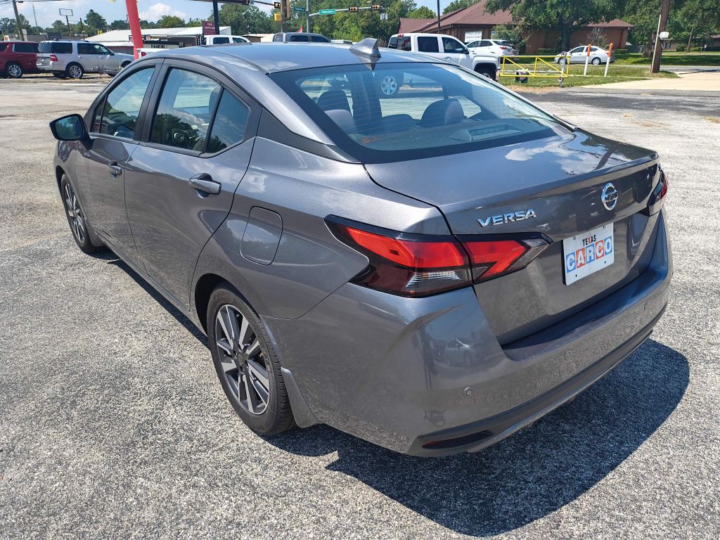 2021 Nissan Versa Image 3