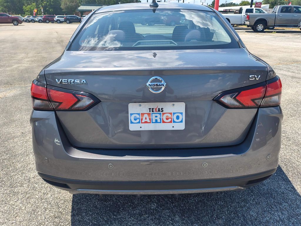 2021 Nissan Versa Image 4