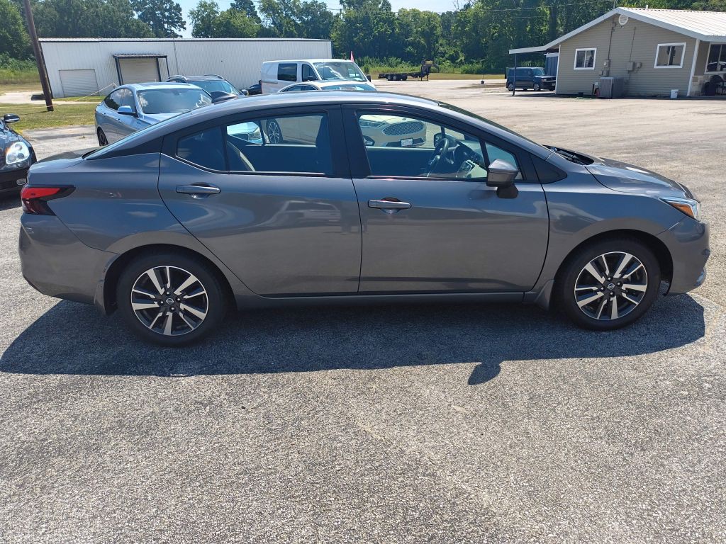 2021 Nissan Versa Image 6