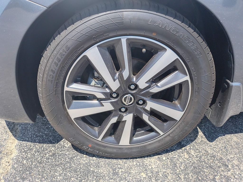 2021 Nissan Versa Image 9