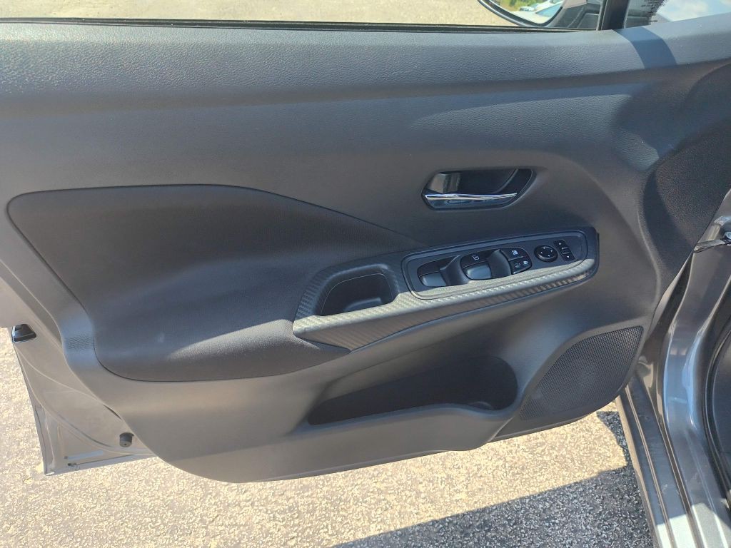 2021 Nissan Versa Image 11