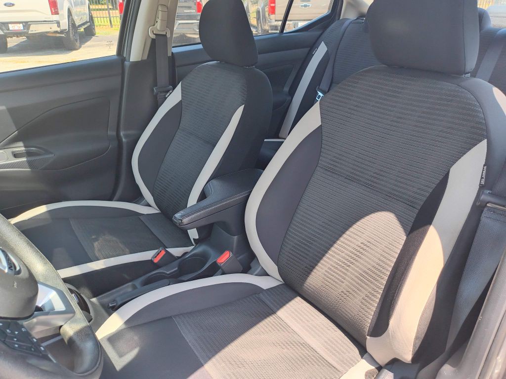 2021 Nissan Versa Image 12