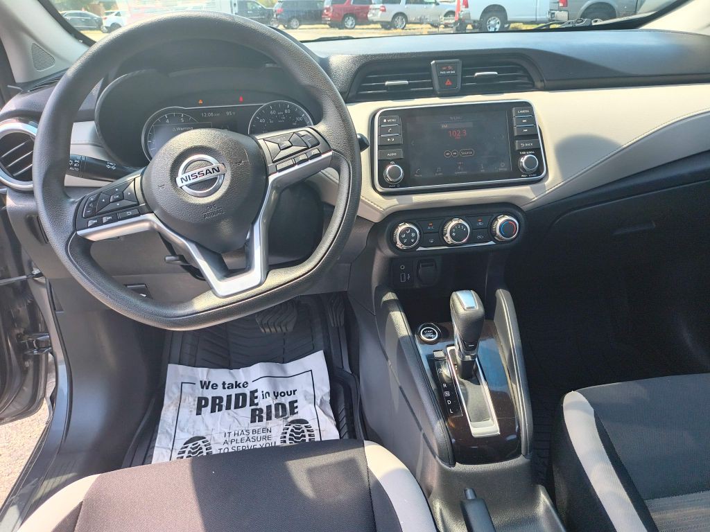 2021 Nissan Versa Image 14