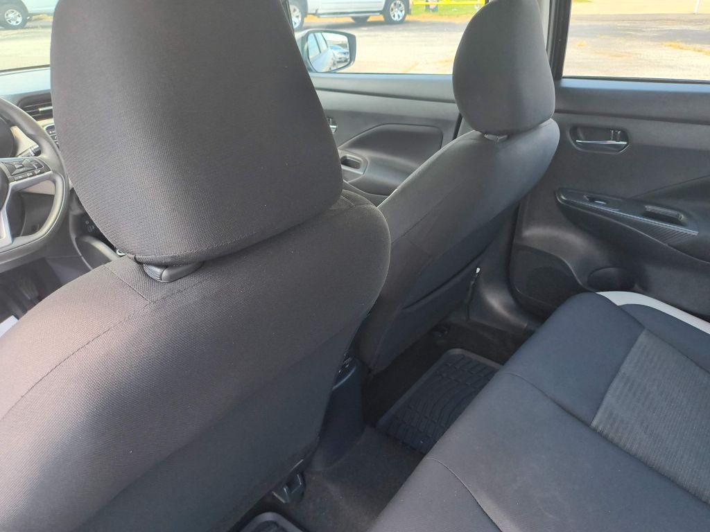 2021 Nissan Versa Image 22