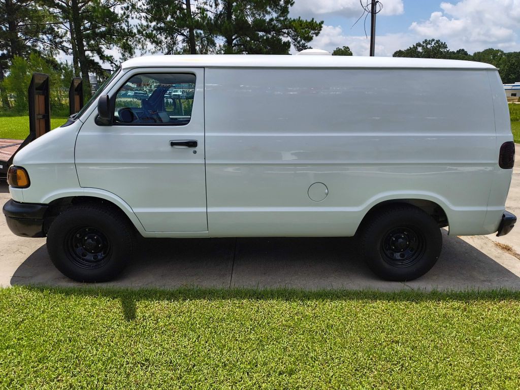 2001 Dodge Ram Van Image 2