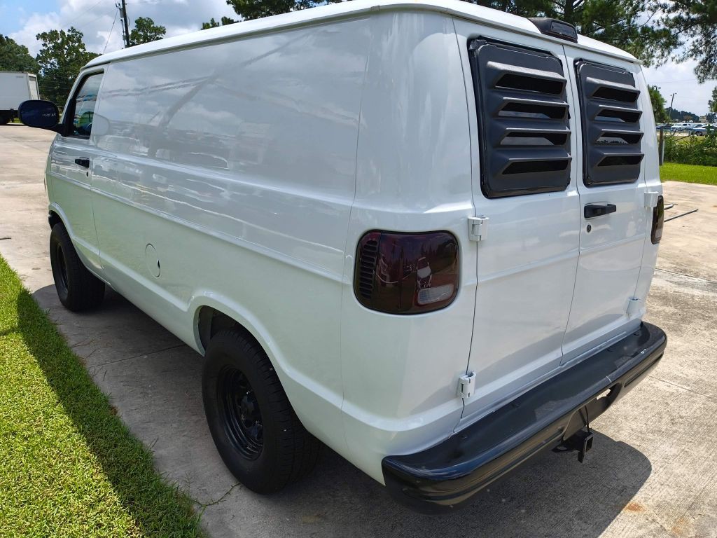 2001 Dodge Ram Van Image 3