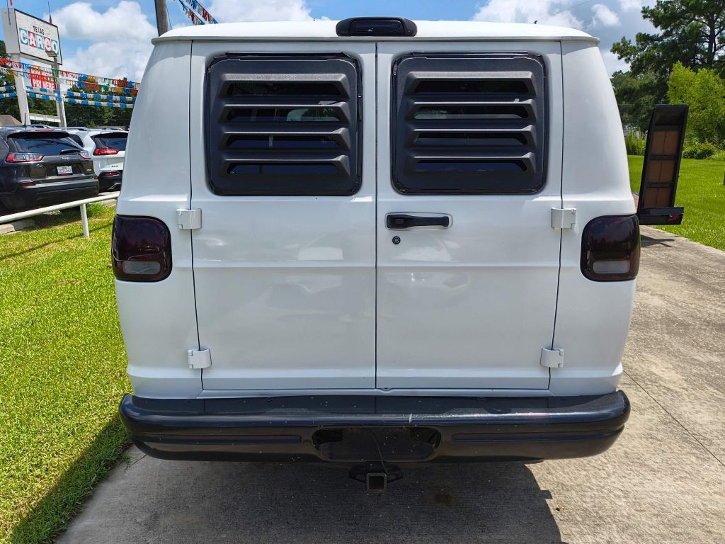 2001 Dodge Ram Van Image 4
