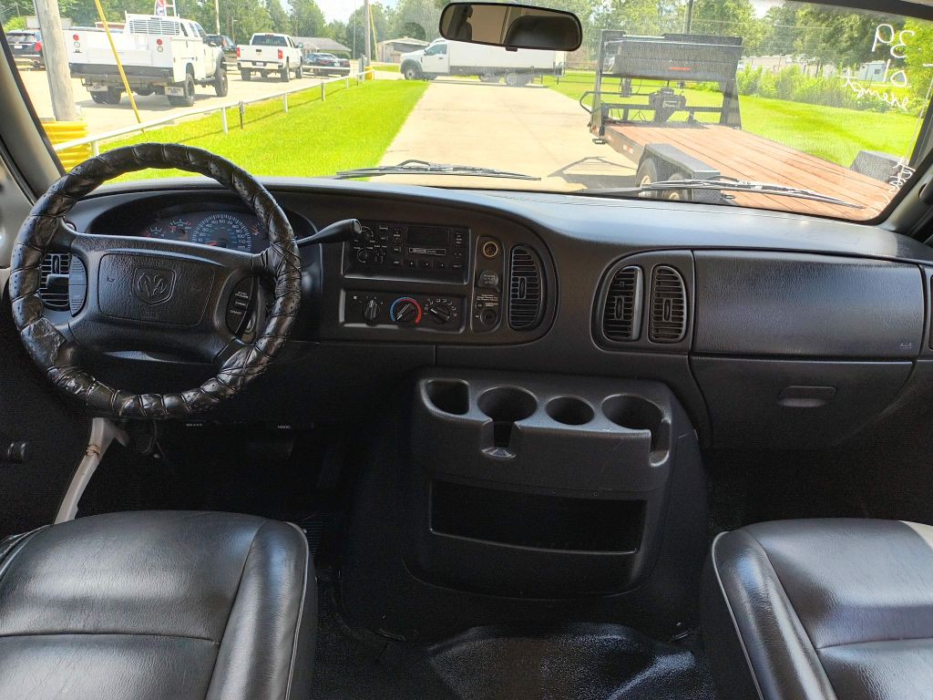 2001 Dodge Ram Van Image 8