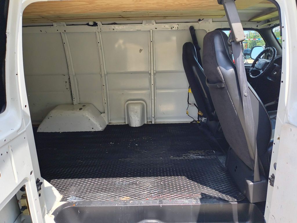 2001 Dodge Ram Van Image 9