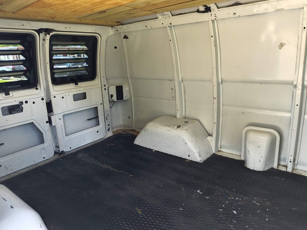 2001 Dodge Ram Van Image 10