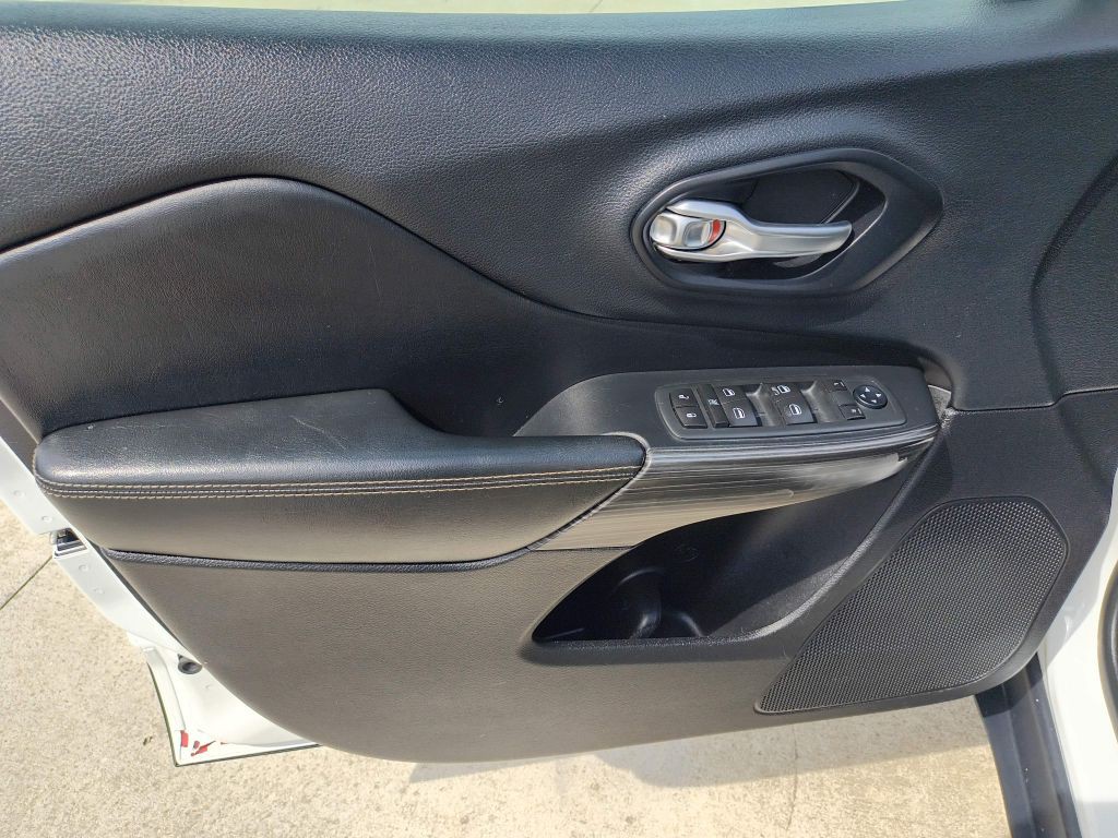2015 Jeep Cherokee Image 11