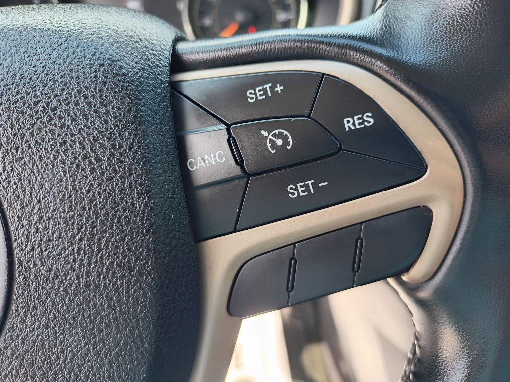 2015 Jeep Cherokee Image 17