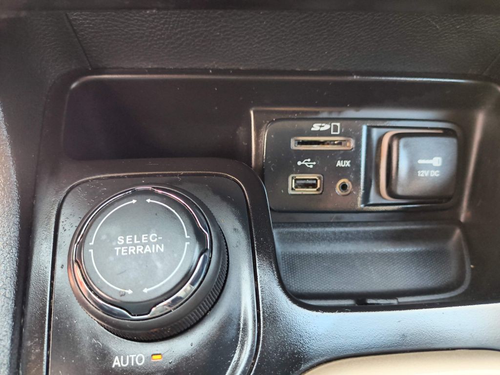 2015 Jeep Cherokee Image 21