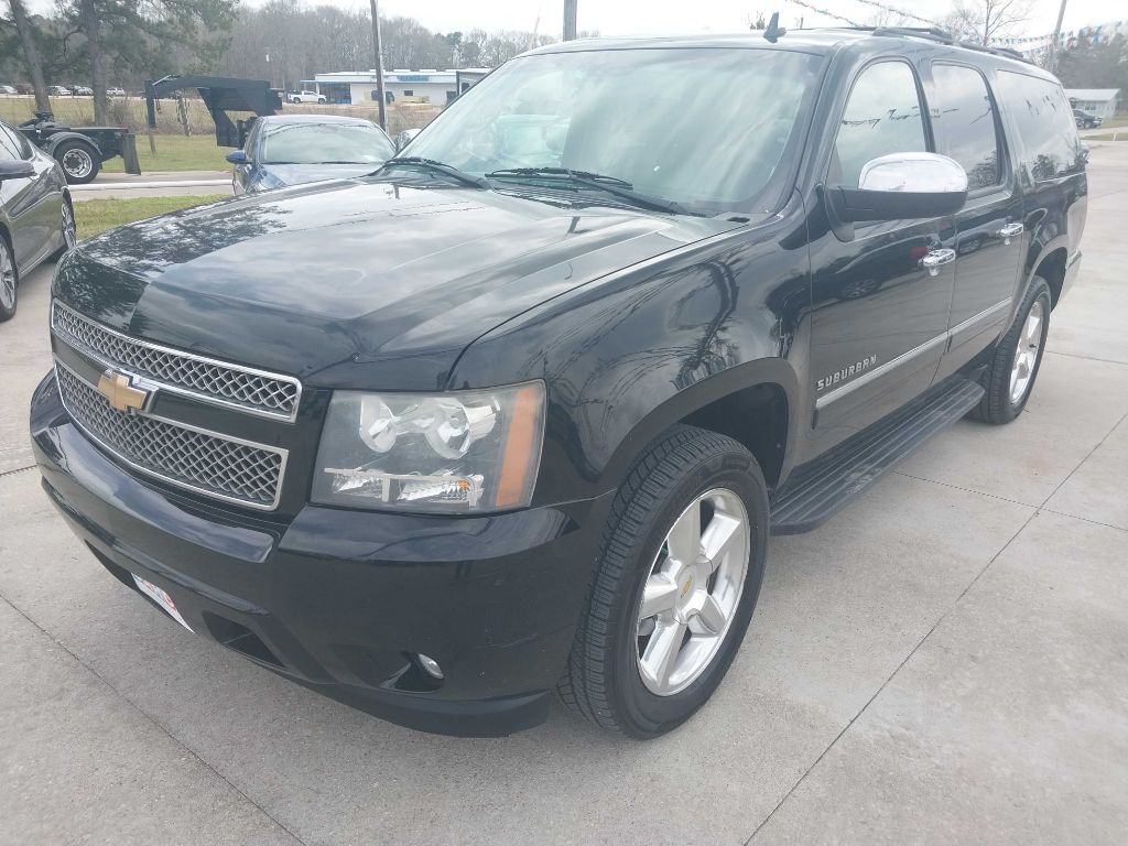 2011 Chevrolet Suburban Image 1