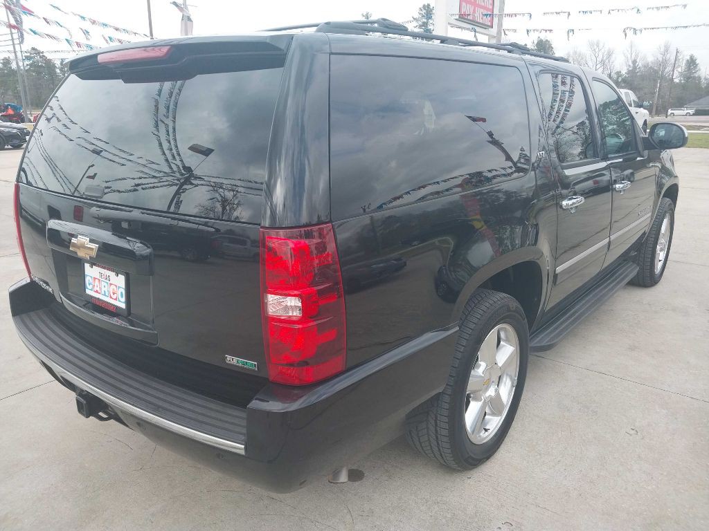 2011 Chevrolet Suburban Image 5