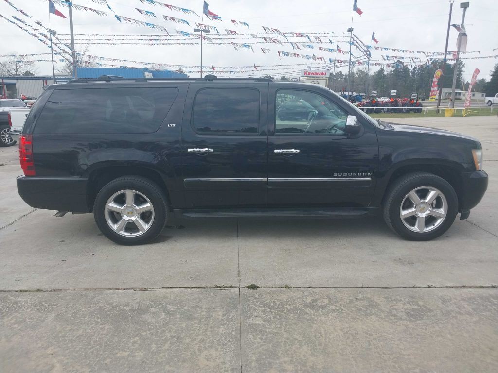 2011 Chevrolet Suburban Image 6