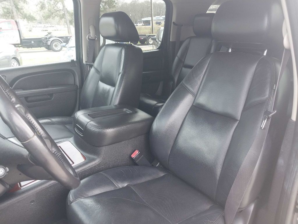 2011 Chevrolet Suburban Image 15