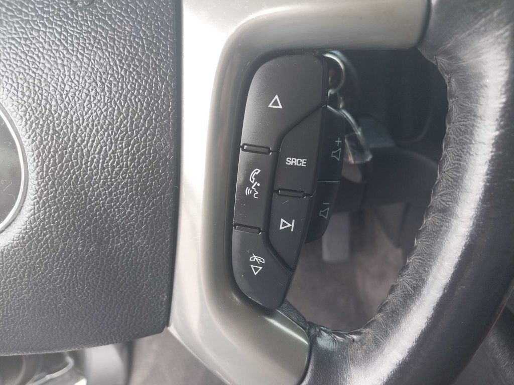 2011 Chevrolet Suburban Image 17