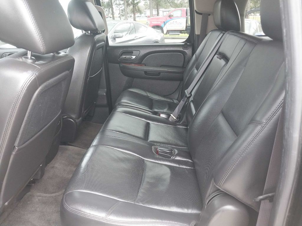 2011 Chevrolet Suburban Image 24